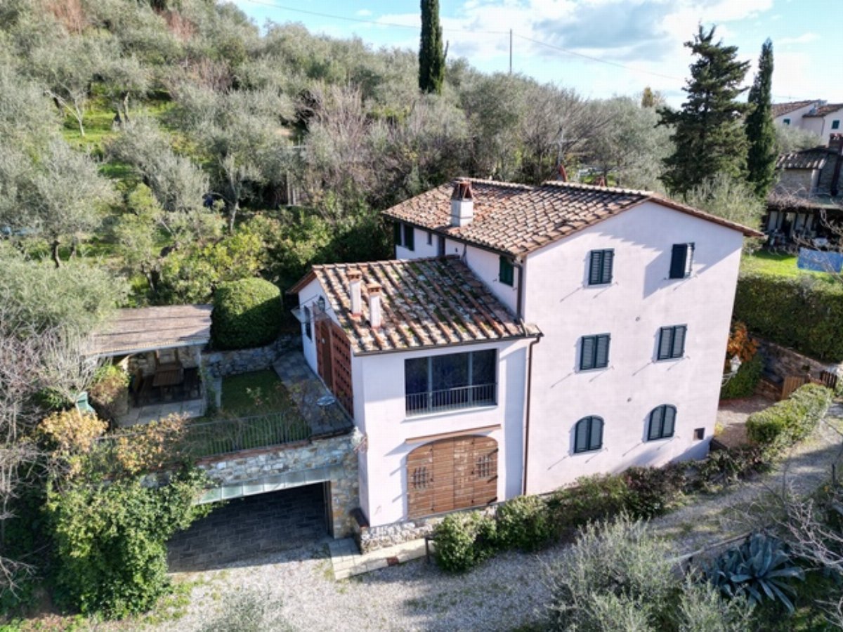 Magnificent country house near Lucca