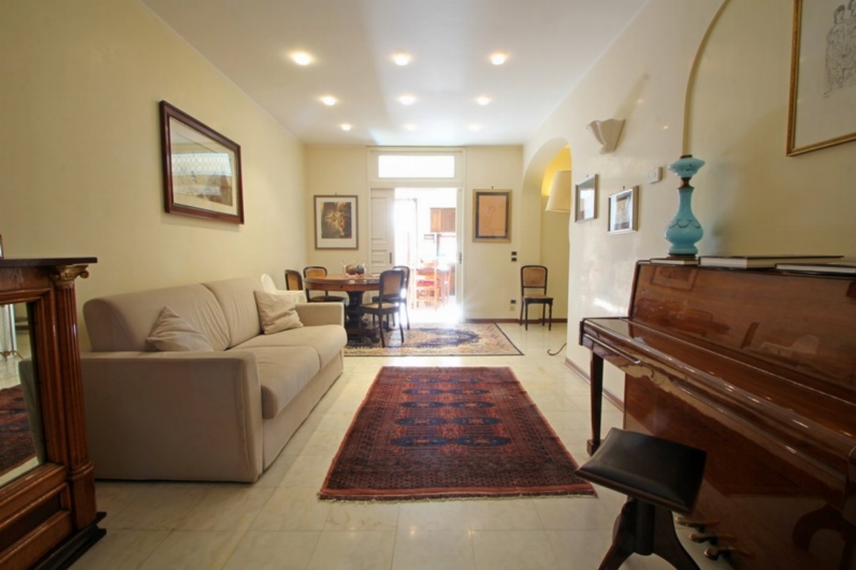 Elegantní mezonetový byt na prodej v centru Pietrasanta