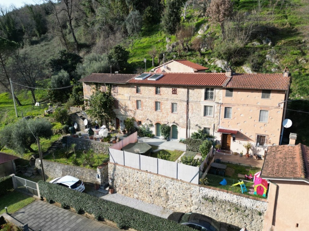 Renoviertes Steinhaus mit Rustico & Pool nahe Montebello di Camaiore