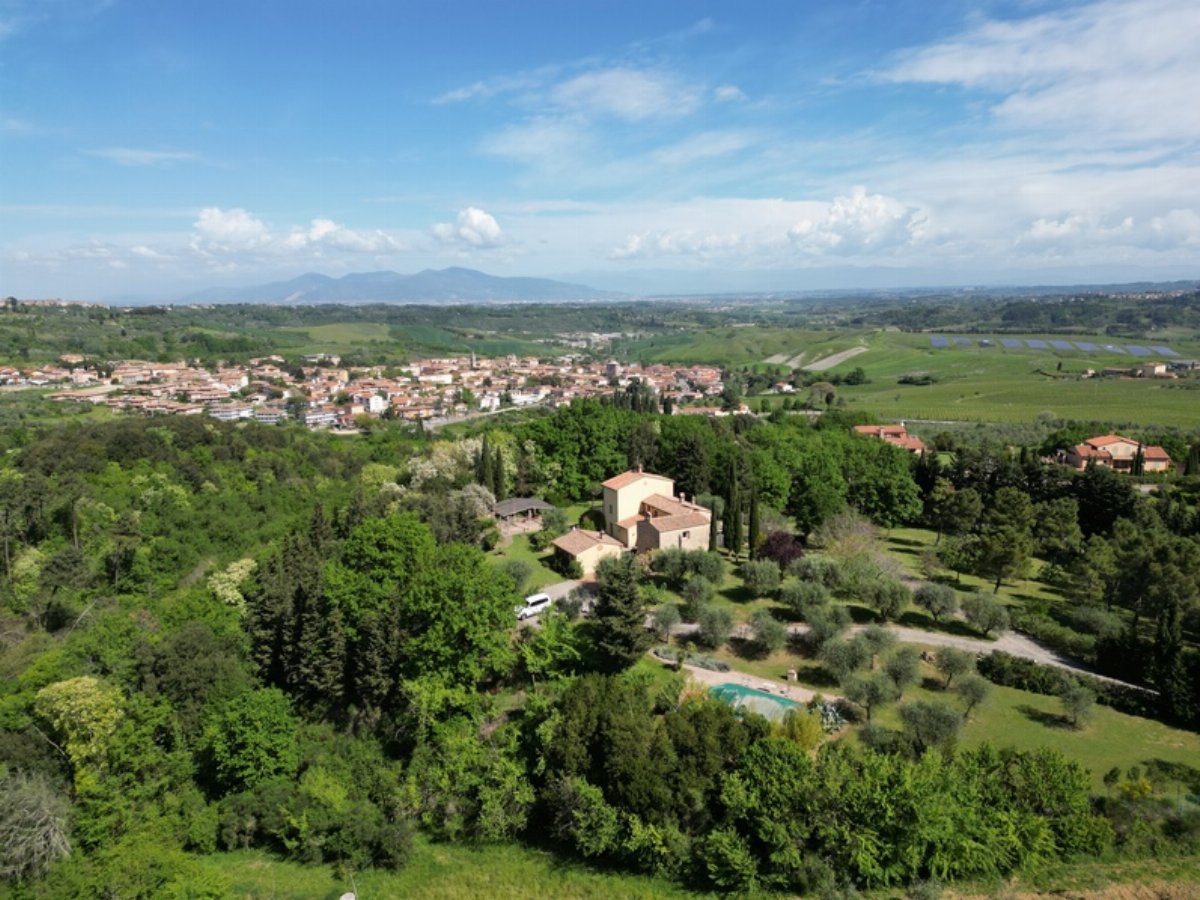 Renovated Tuscan Farmhouse with Pool & Chapel – Near Volterra & Lari
