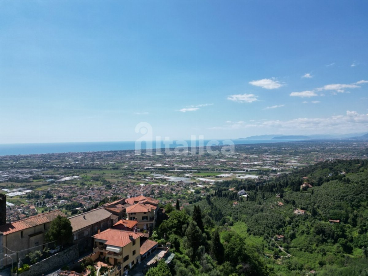 Casa di Borgo con Vista Mare e Uliveto – In Vendita
