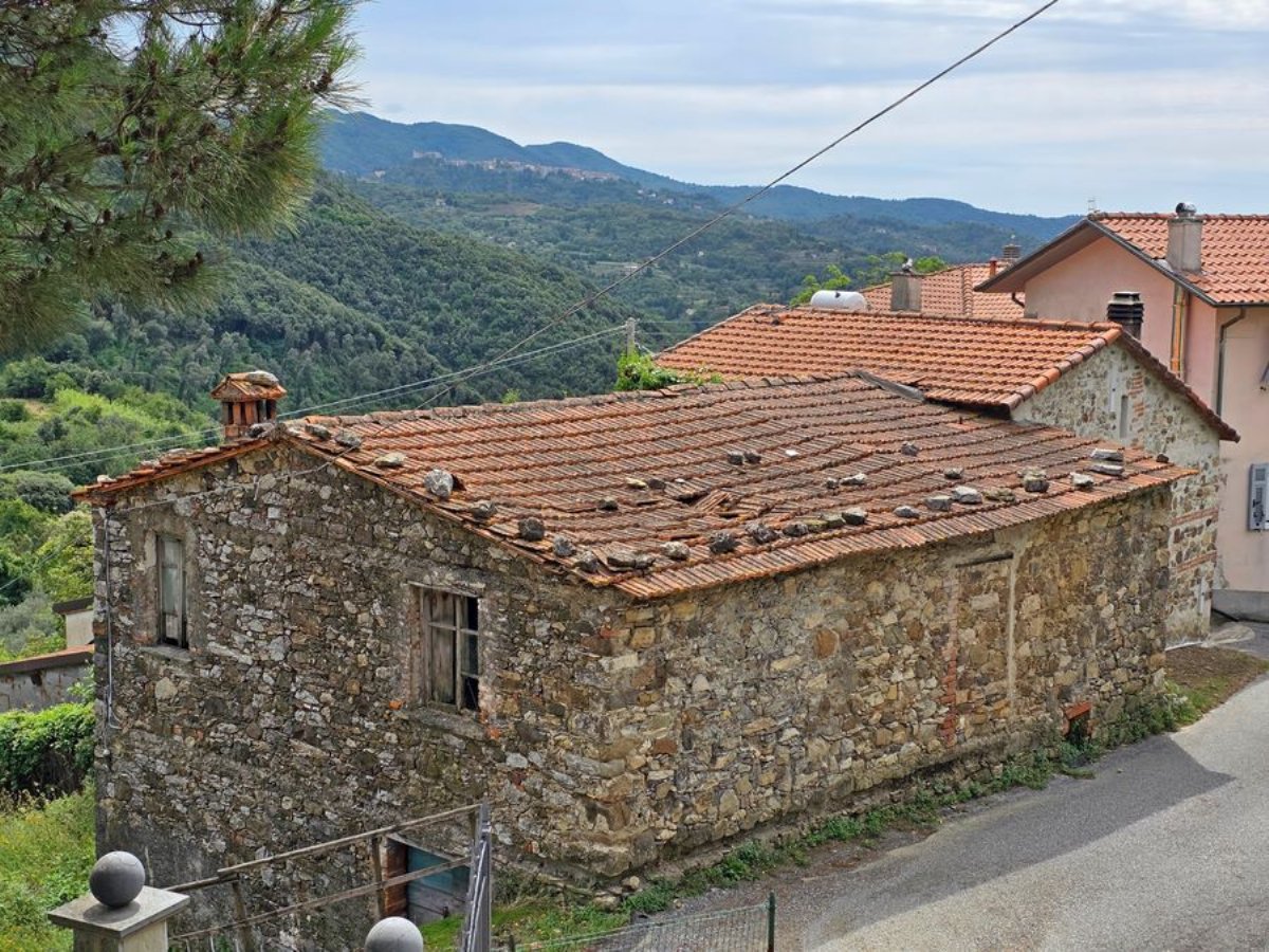 Restored stone house near Fosdinovo