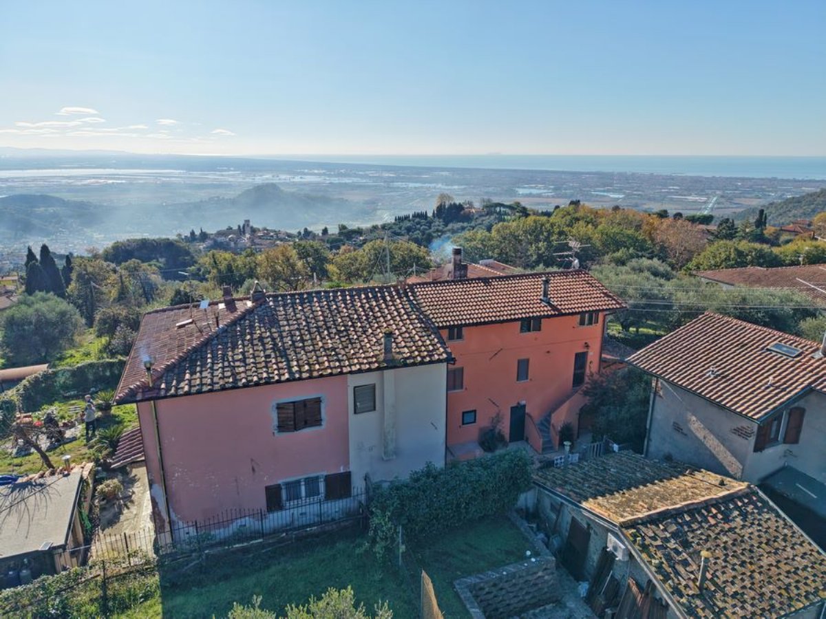 Rustikales Mittelhaus mit Meerblick und Garten