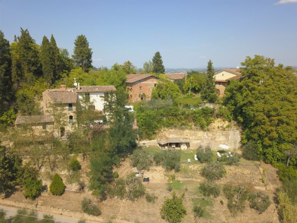 Torre Medievale Storica Vicino a Catignano – Vista Panoramica Toscana