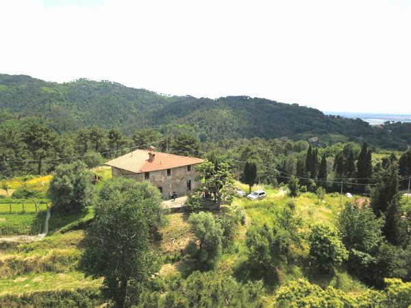 Casale Panoramico con Terreno & Piscina – Montemagno, Toscana