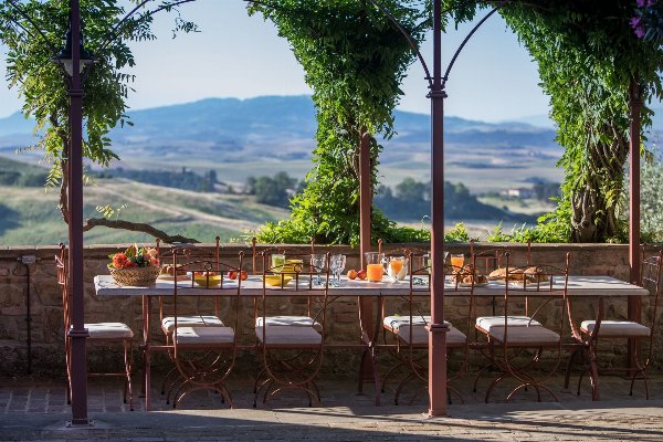 Elegante Villa Storica vicino a Volterra – Vista Mozzafiato & Piscina