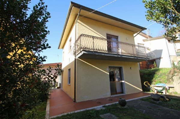 Hamlet house near Montignoso