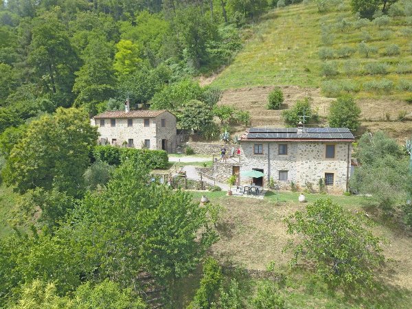 Agritourism in Garfagnana – 3 Stone Houses with 3ha of Land