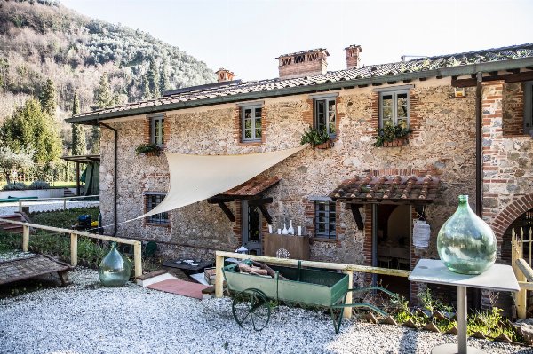 Proprietà in Pietra del XVI Secolo vicino a Camaiore – B&B o Residenza Privata