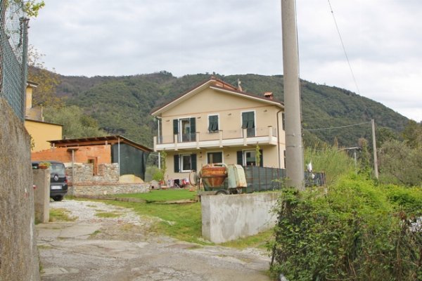 Incantevole Casa con Giardino Vicino a Fosdinovo – Terrazza con Vista Mare