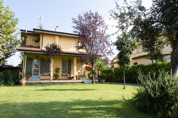 Marina di Massa – Casa Estiva in Vendita Vicino al Mare