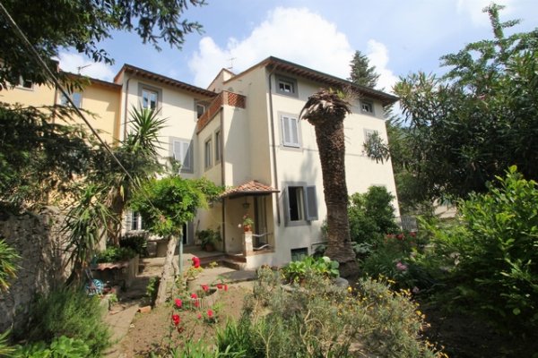 Historic Villa with Italian Garden in Monte Pisano – 19th Century Charm