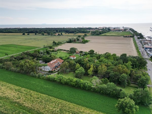 Seafront Estate in Tuscany with Private Mooring & Park – Renovation Opportunity