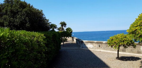 Exklusive Wohnung am Meer mit Privatem Park & Direktem Zugang