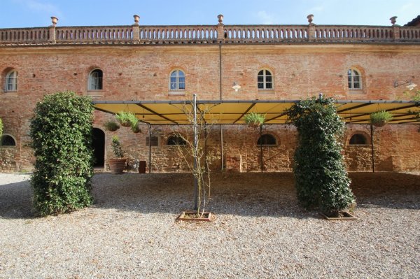 Flat in Historic Residence with Pool between Pisa & Florence