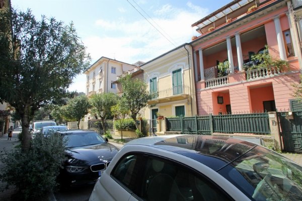 Renovated Flat 200m from the Sea in Viareggio