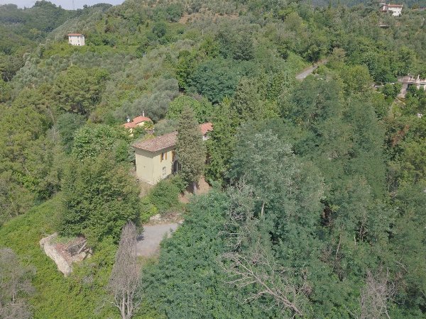 Casa Storica con Vista Mare Vicino a Camaiore – Da Ristrutturare