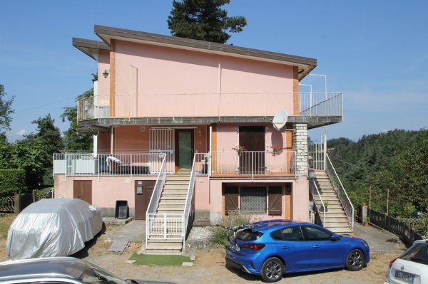 Flat for Sale Near Fosdinovo – Garden & Scenic Views