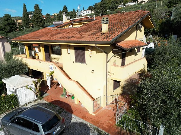 Spacious Home with Garden & Sea Views in Bargecchia, Tuscany