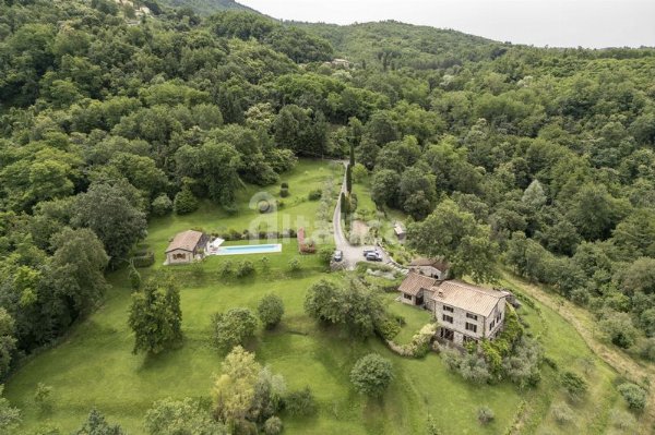 Lussuosa Villa del XIII Secolo con Piscina a Bagnone, Toscana