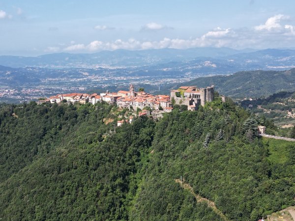 Affascinante Appartamento Duplex in Casa Storica del 1600 – Fosdinovo, Toscana
