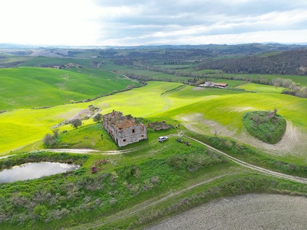 Casolare da ristrutturare vicino Siena