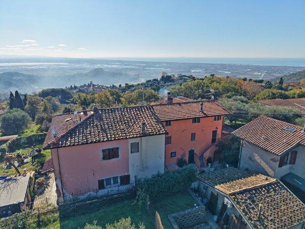 Rustic terraced house with sea view and neightbours connection
